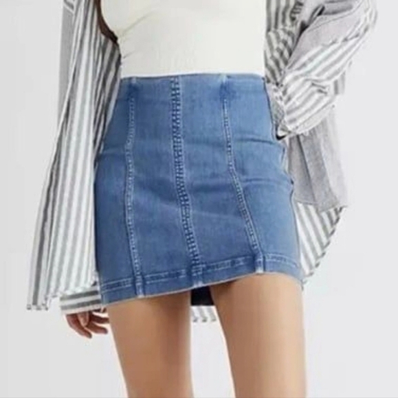Free People Women's Mini Jean Skirt Modern Femme Denim Seam Detail Light Blue 0 - Picture 1 of 12